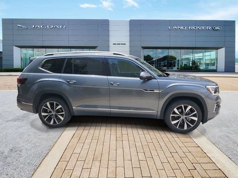 Used 2024 Volkswagen Atlas SEL Premium R-Line AWD/4WD image 4
