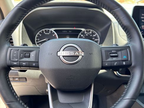 Used 2025 Nissan Rogue SV FWD image 30
