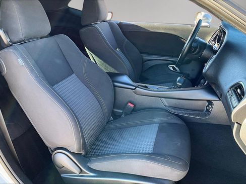 Used 2022 Dodge Challenger SXT image 29