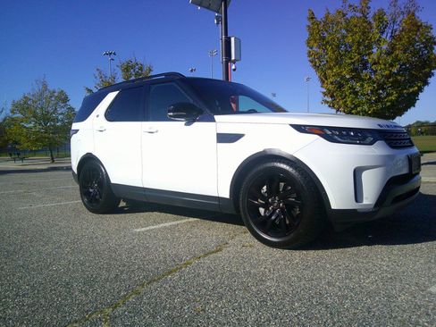 Used 2018 Land Rover Discovery HSE image 38