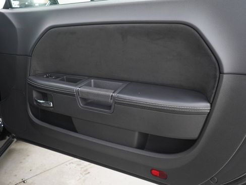 Used 2009 Dodge Challenger SRT8 w/ SRT Option Group II RWD image 9