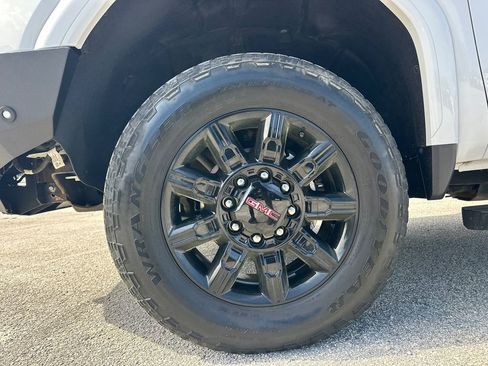 Used 2024 GMC Sierra 2500 AT4 w/ AT4 Premium Plus Package image 12