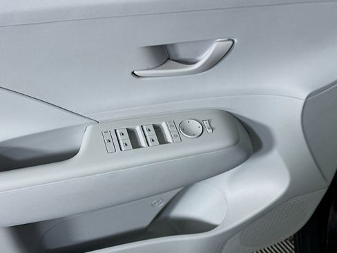 Used 2025 Hyundai Kona SEL image 15