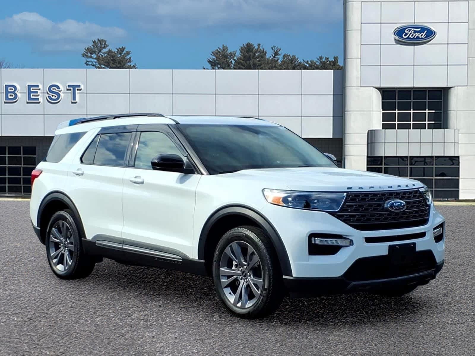 Used 2024 Ford Explorer XLT w/ Equipment Group 202A AWD/4WD image 10