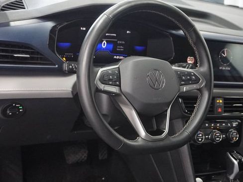 Used 2024 Volkswagen Taos SE FWD image 5