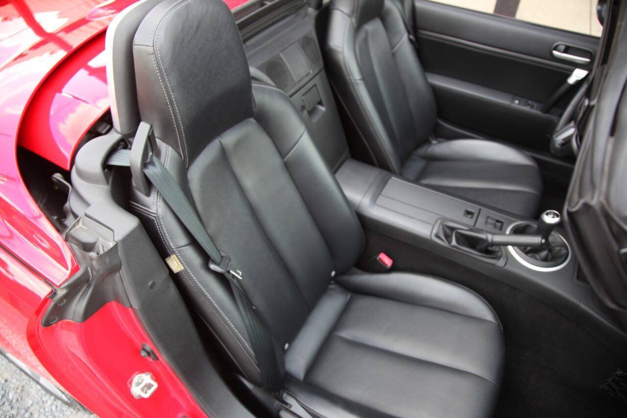 Used 2007 MAZDA MX-5 Miata Grand Touring w/ Premium Pkg RWD image 48