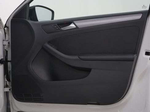 Used 2016 Volkswagen Jetta Sport image 9