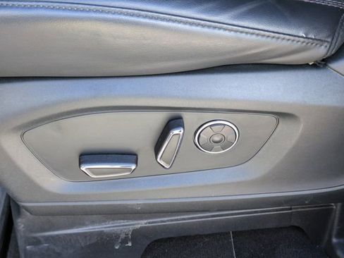 Used 2020 Ford Explorer Platinum w/ Premium Technology Package image 22