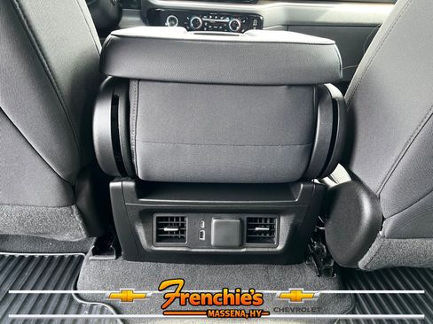 Used 2022 Chevrolet Silverado 1500 LT AWD/4WD image 7