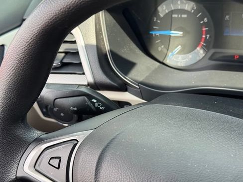 Used 2017 Ford Fusion SE FWD image 25