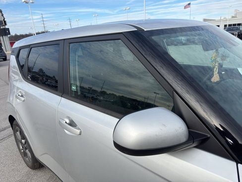 Certified 2021 Kia Soul S image 13