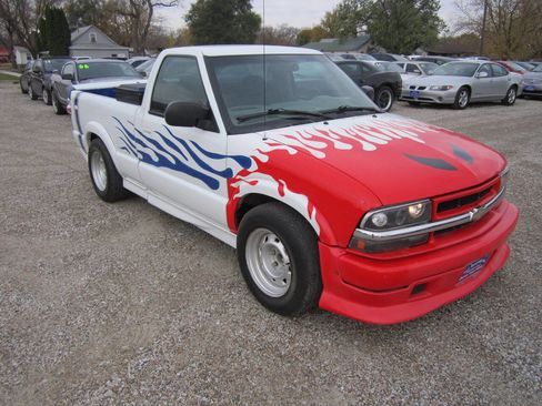 Used 2000 Chevrolet S10 Pickup Xtreme w/ Preferred Equipment Group image 2