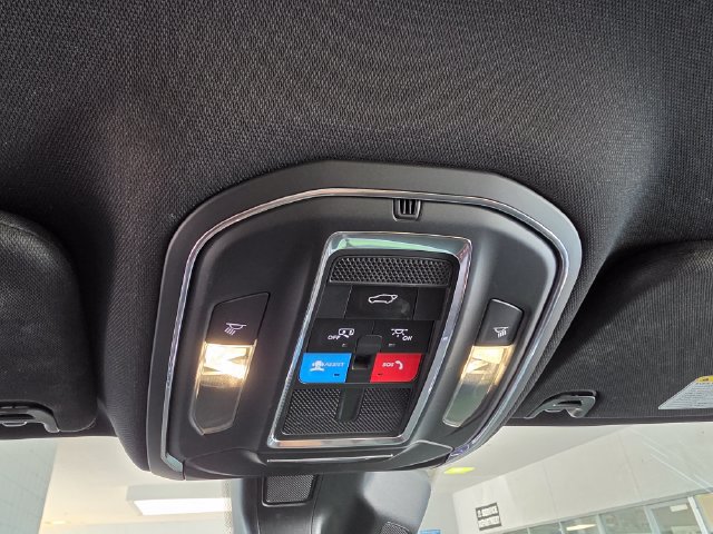 Certified 2025 Jeep Wagoneer Series II AWD/4WD image 18