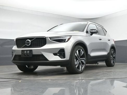 Used 2023 Volvo XC40 B5 Ultimate w/ Protection Package Premier AWD/4WD image 13