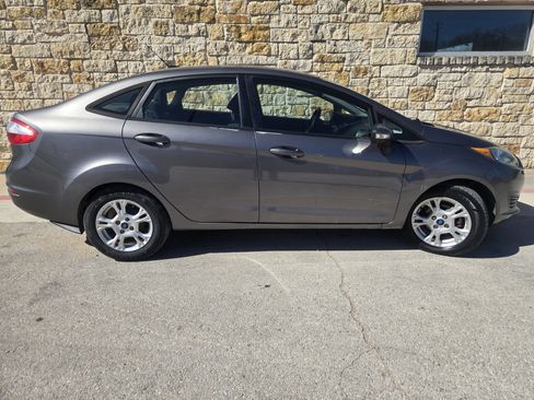 Used 2014 Ford Fiesta SE image 17