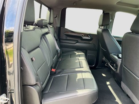 Used 2024 Chevrolet Silverado 1500 LT Trail Boss w/ Convenience Package II image 28