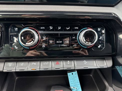 Used 2024 GMC Sierra 2500 AT4 w/ AT4 Preferred Package image 20