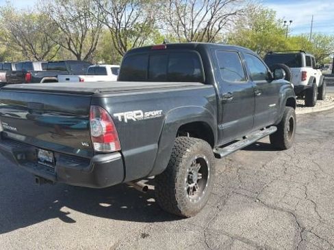 Used 2015 Toyota Tacoma 4x4 Double Cab w/ TRD Sport Package image 5