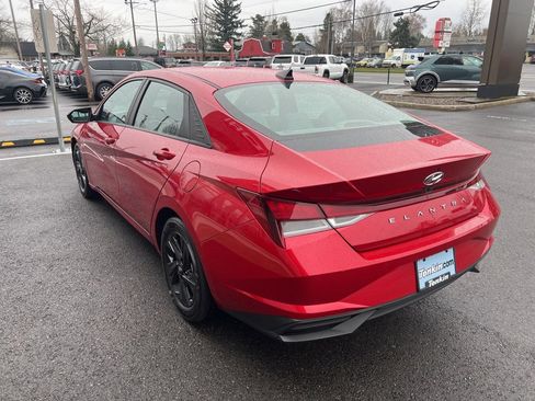 Used 2022 Hyundai Elantra SEL w/ Convenience Package image 5