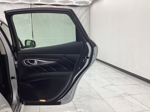 Used 2015 INFINITI Q70 3.7 image 25