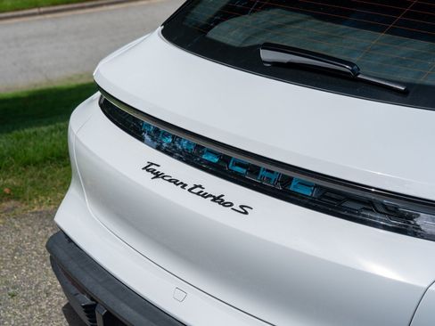 Used 2022 Porsche Taycan Turbo S AWD/4WD image 14