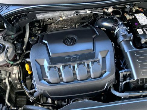 Used 2022 Volkswagen Tiguan SE R-Line image 32