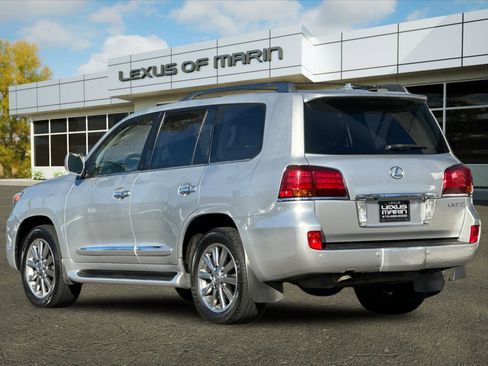 Used 2011 Lexus LX 570 4WD image 3