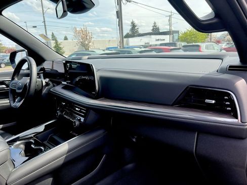 Used 2025 Chevrolet Tahoe Z71 AWD/4WD image 23