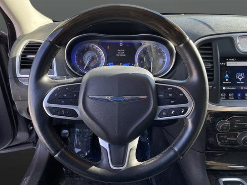 Used 2018 Chrysler 300 Limited w/ Safetytec Plus Group image 18