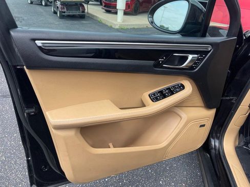 Used 2017 Porsche Macan AWD/4WD image 23