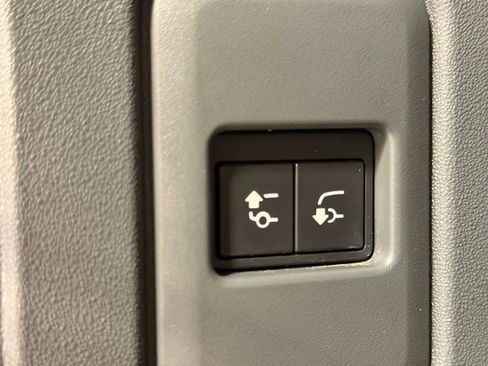 Used 2022 Land Rover Defender 110 X-Dynamic SE image 42