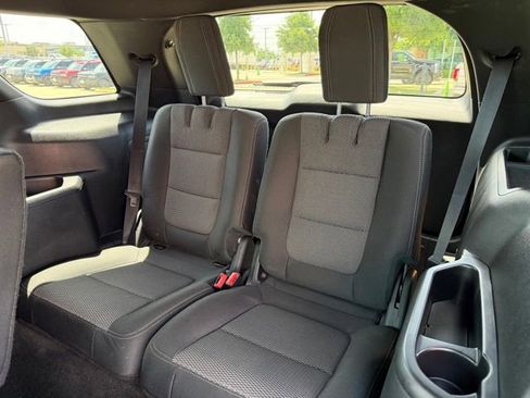 Used 2017 Ford Explorer XLT FWD image 22