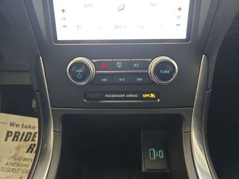 Used 2024 Ford Edge Titanium image 18