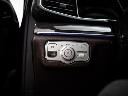 Used 2022 Mercedes-Benz GLS 450 4MATIC w/ AMG Line Exterior image 37