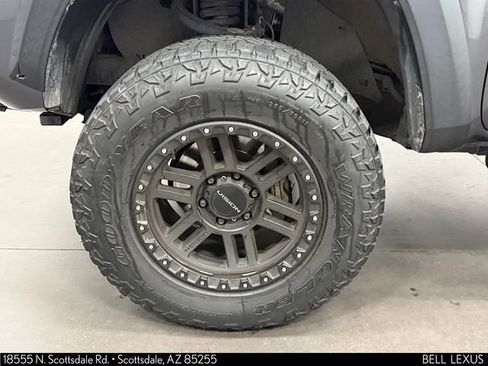 Used 2017 Toyota Tacoma TRD Off-Road w/ Tow Package (A/T) AWD/4WD image 10