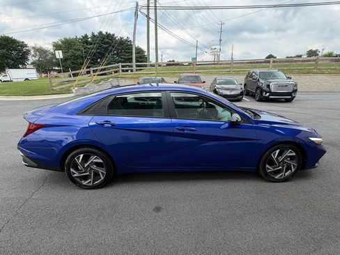 Used 2025 Hyundai Elantra Sport FWD image 4
