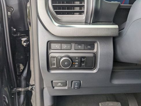 Used 2024 Ford F250 Platinum w/ Tremor Off-Road Package image 29