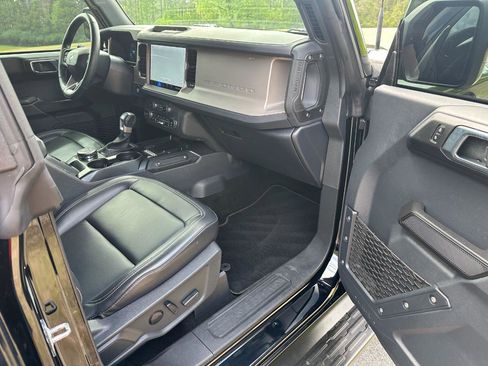 Used 2025 Ford Bronco Outer Banks image 24