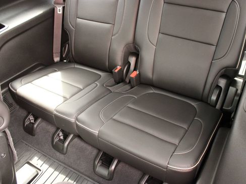 Used 2022 GMC Acadia Denali w/ Denali Ultimate Package AWD/4WD image 19