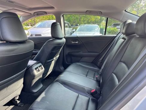 Used 2017 Honda Accord EX-L image 9