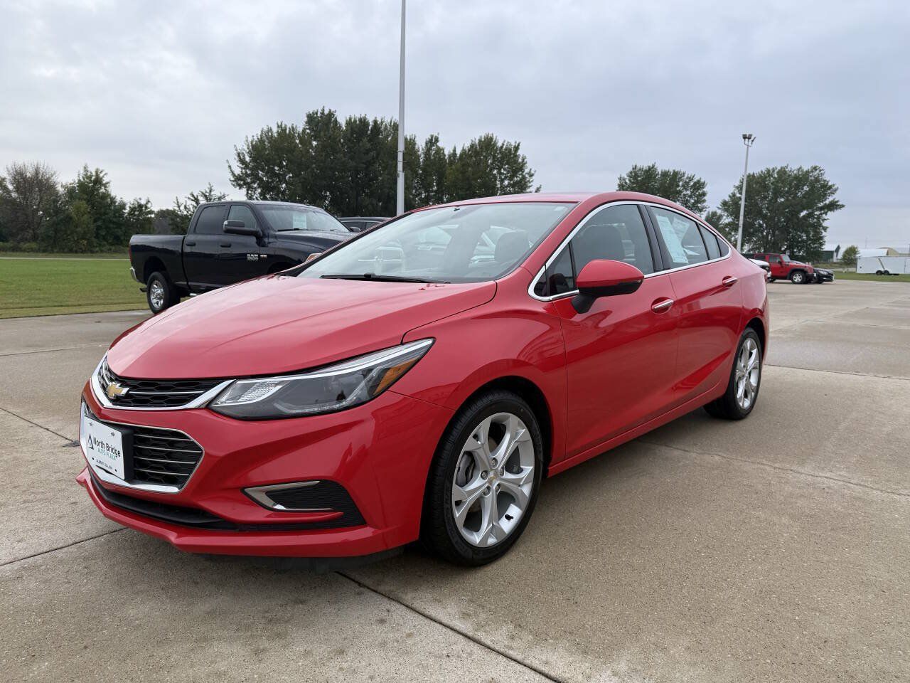 Used 2018 Chevrolet Cruze Premier FWD image 2