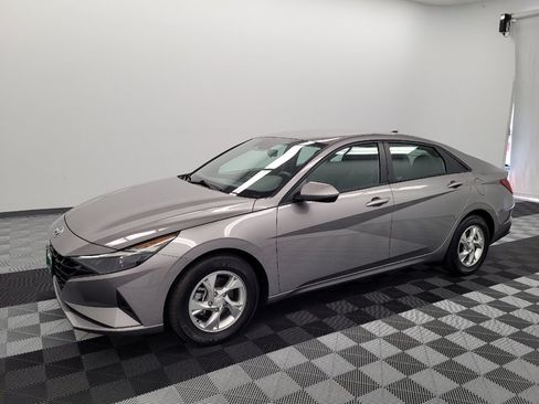 Used 2023 Hyundai Elantra SE FWD image 2
