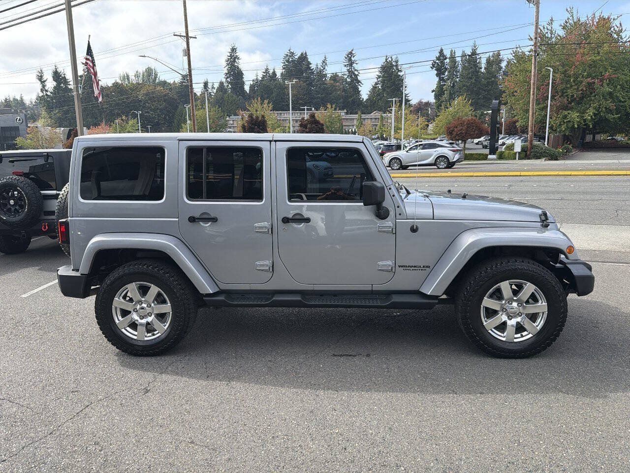 Used 2013 Jeep Wrangler Unlimited Sahara w/ Connectivity Group AWD/4WD image 8