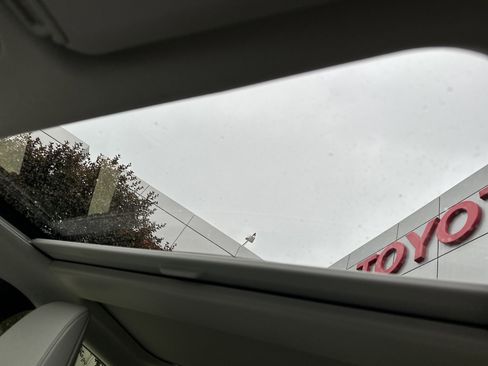 Used 2026 Toyota Prius XLE FWD image 36