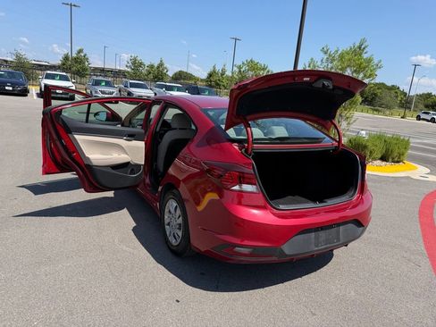 Used 2019 Hyundai Elantra SE FWD image 24
