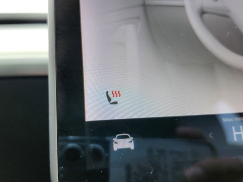 Used 2020 Tesla Model 3 Standard Range Plus image 9