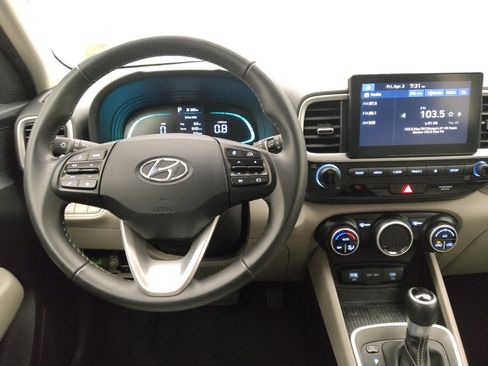 Used 2025 Hyundai Venue SEL image 22