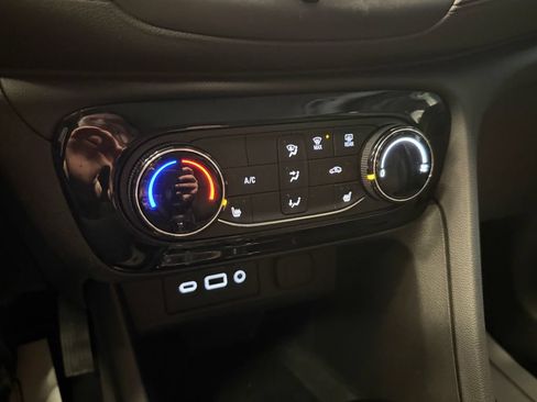 Used 2022 Buick Encore GX Preferred w/ Cold Weather Comfort Package FWD image 14