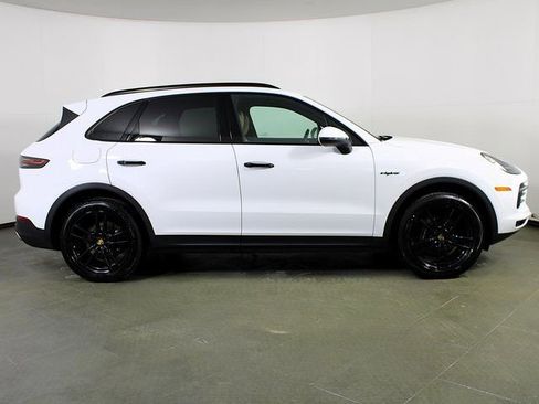 Certified 2023 Porsche Cayenne image 9