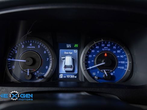 Used 2019 Toyota Sienna XLE w/ XLE Navigation Package image 16